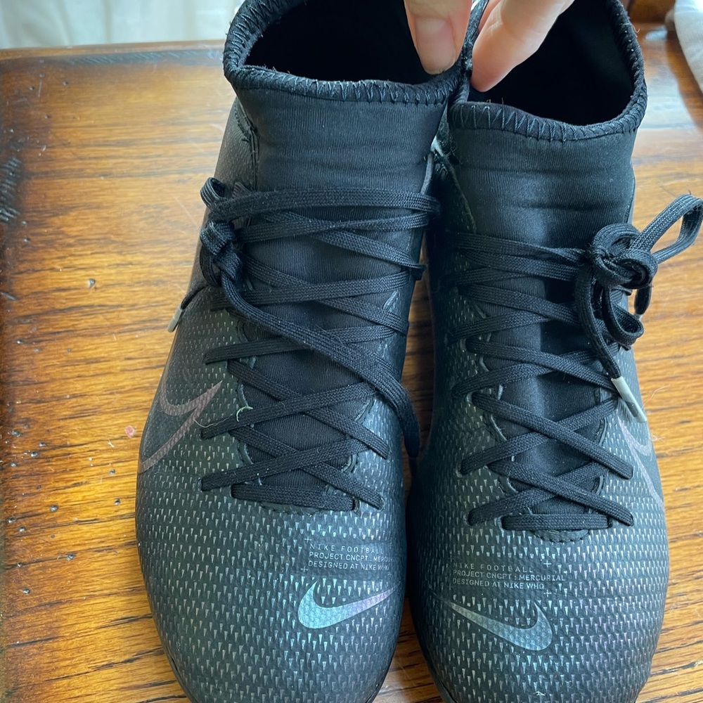 Girls soccer cleats Nike size 2